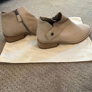 Eileen Fisher NWOT nubuck bootie
